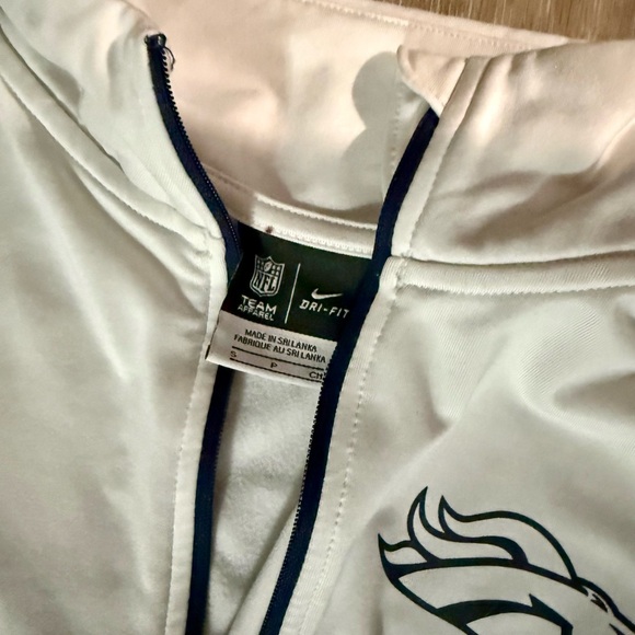 Women’s Small Nike Dri Fit Broncos Pullover - Picture 2 of 3